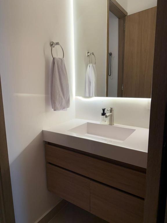 Luxy 2BR at paradise Oasis, 18 min from walled city - 3