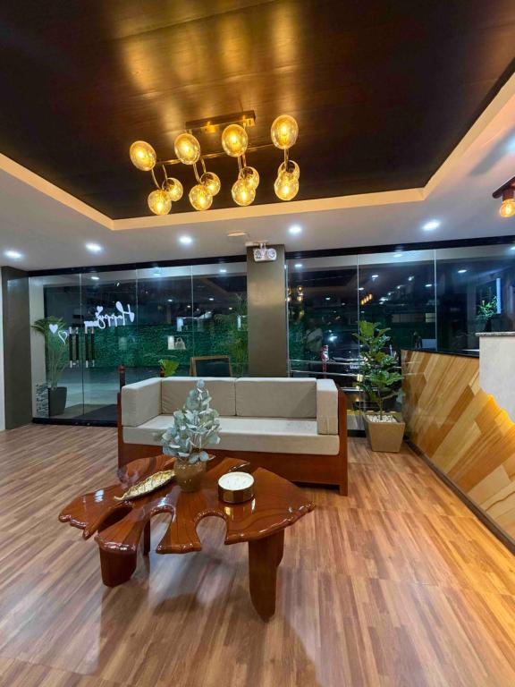 Hollywood Hotel 로비
