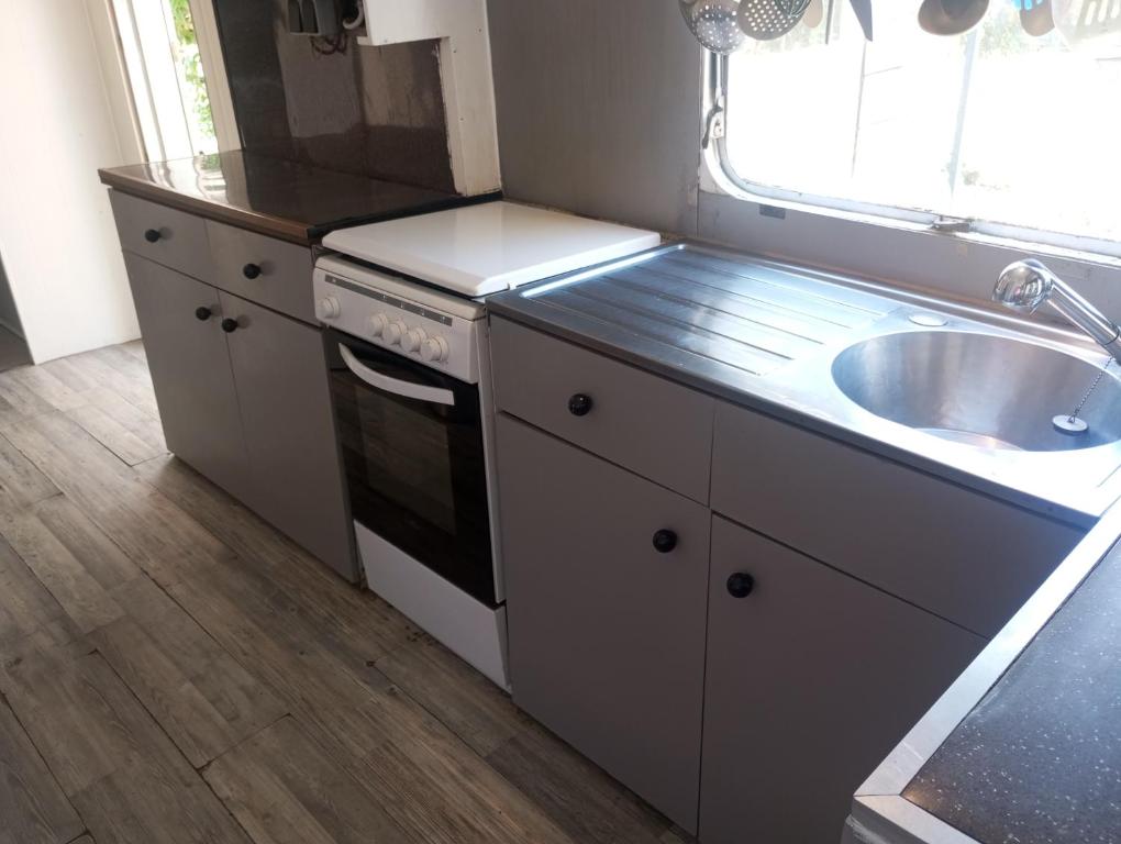 Mobil Home avec piscine sur terrain privé de 1500 m2 - 5