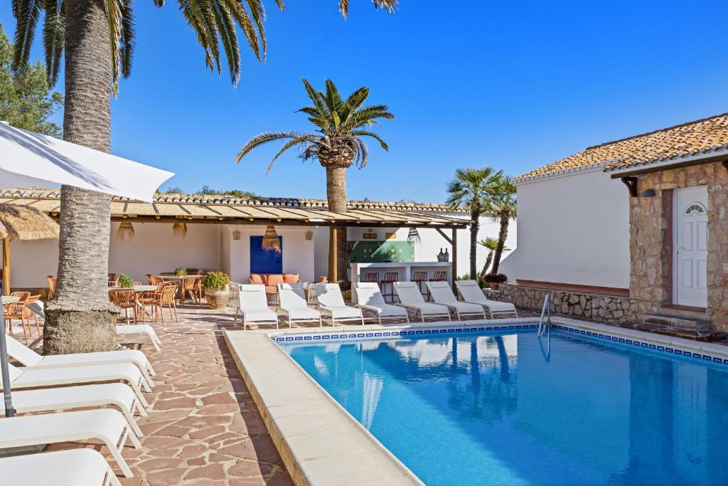 House - Sleeps 10 to 34 - Heated Pool - Parking - 4