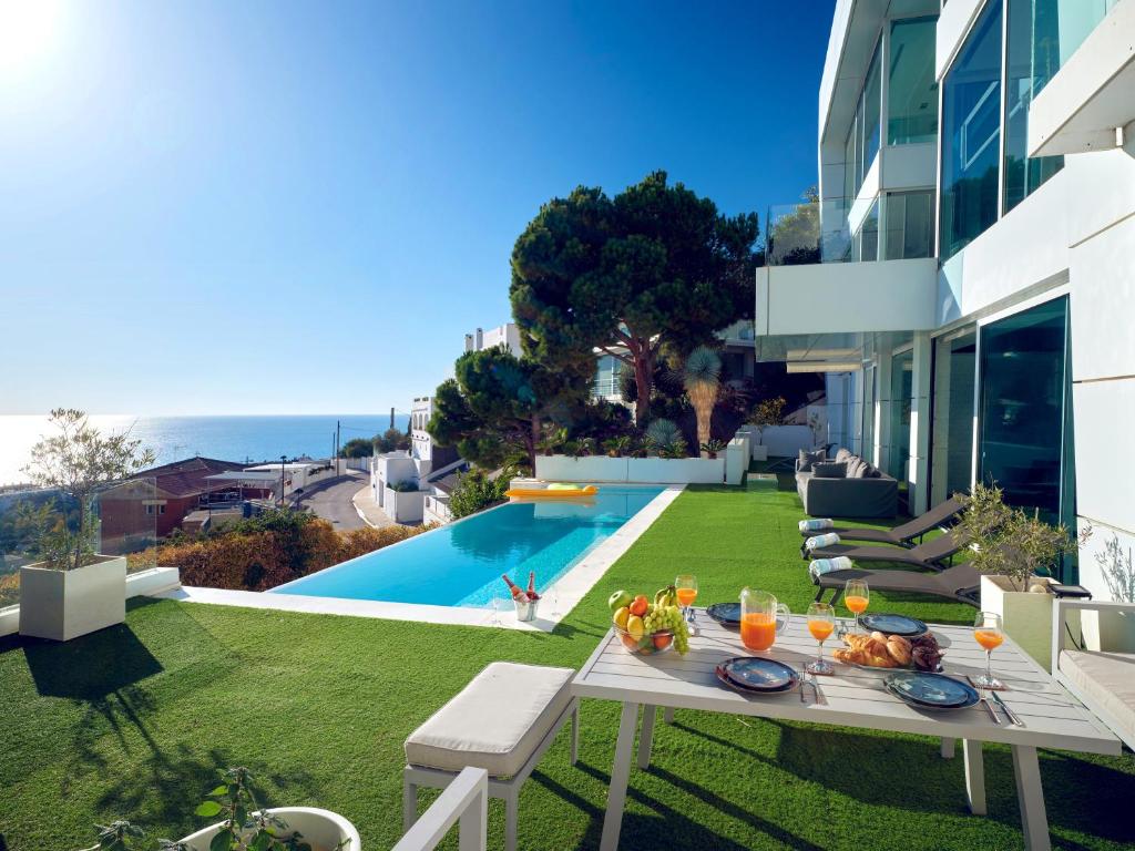 Villa in Sitges with Pool, Jacuzzi, BBQ, View, AC, 12Pax - 1