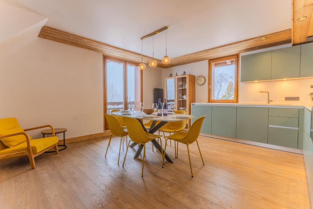 Ski Peak - Saskia Lodges 302 - Sensational NEW apartment - 3 bedroom, 3 bathroom - 3