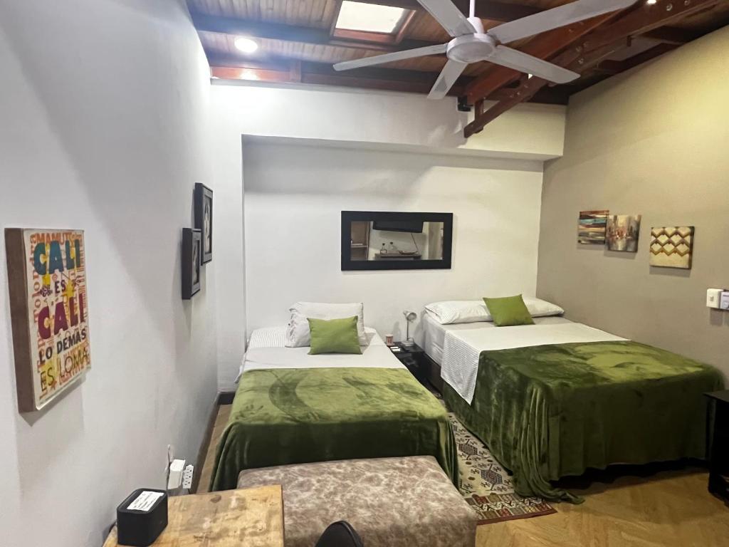 Apartaestudio lindo cómodo, cercano a todo, con portería y parqueadero cubierto gratis!! - 3