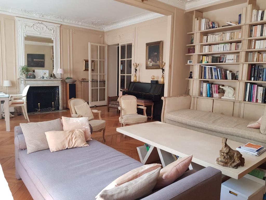 2 Private rooms in an Elegant Haussmannian Appartement - 1
