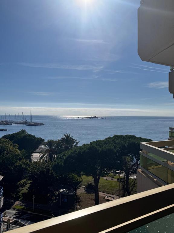 Bleu Azur -Vue Mer 6e Etage - Triangle d'Or - 4