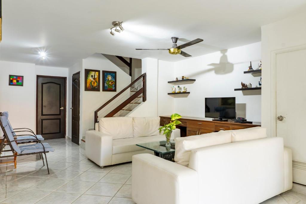 Casa en conjunto cerrado, frente al mar - 1