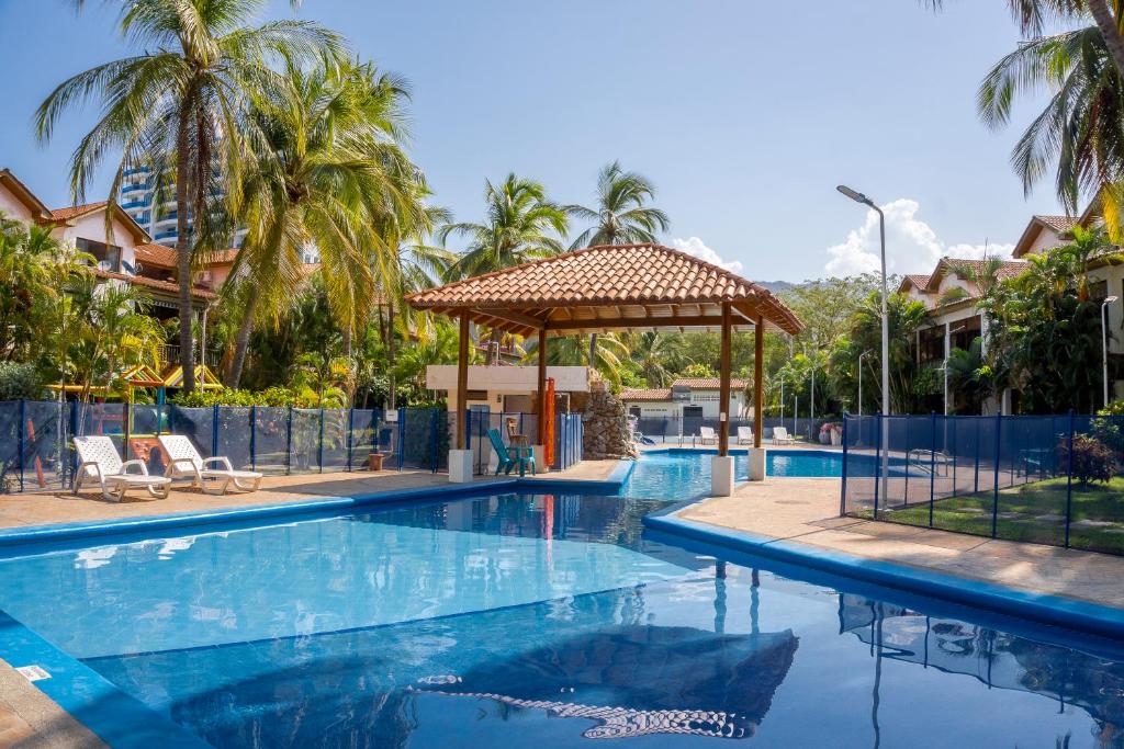 Casa en conjunto cerrado, frente al mar - 3