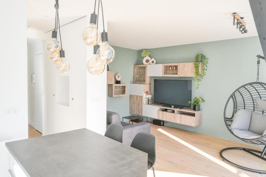 Paris Central 1 bedroom Apartment with AC - 2