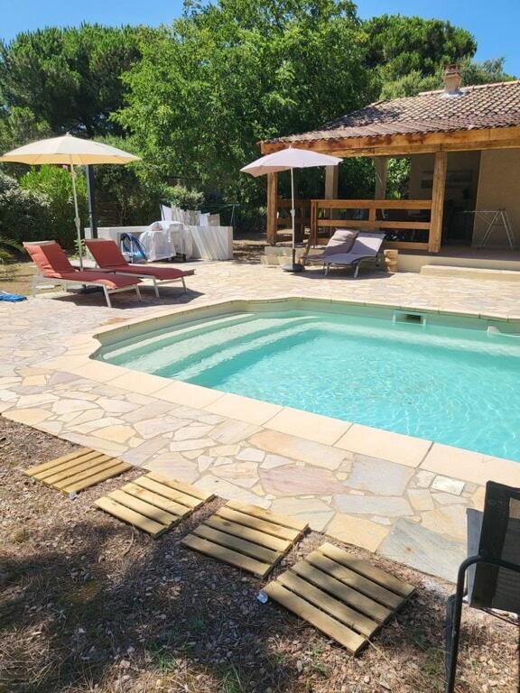 Charmante Villa Privée avec Piscine - 2