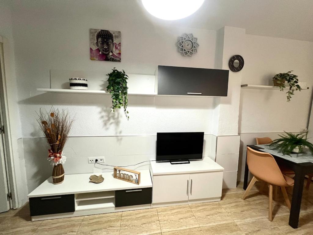 Acogedor Apartamento En Rosaleda Centro - 5