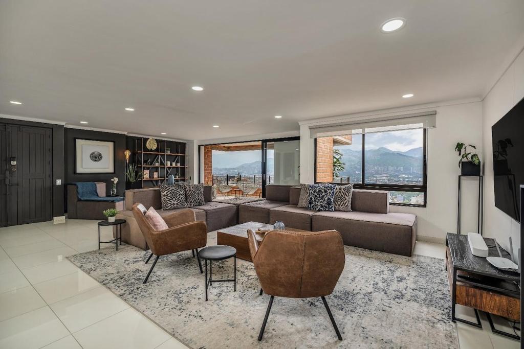 Luxury 4BR Near Provenza with Amazing Views - 1