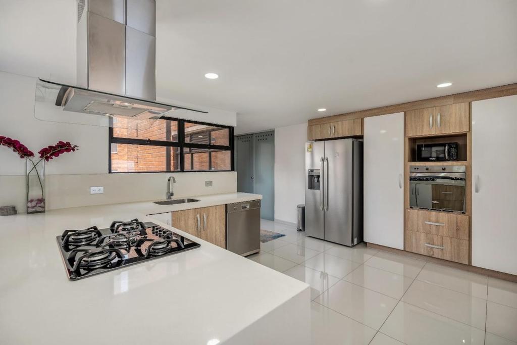 Luxury 4BR Near Provenza with Amazing Views - 5