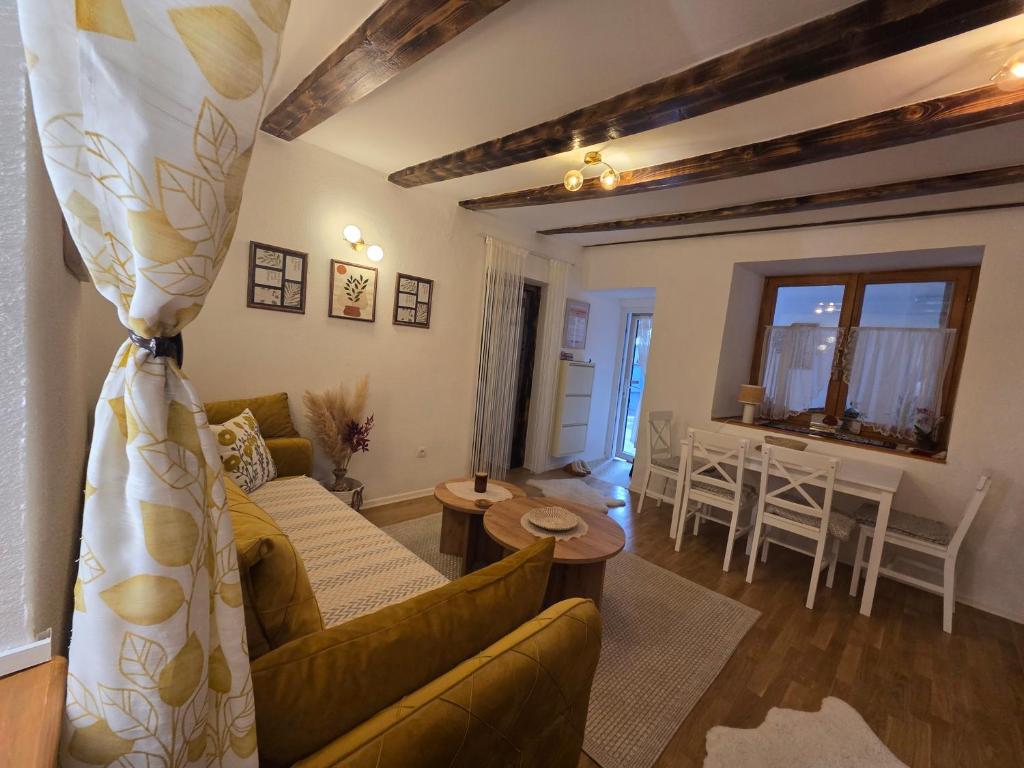 City Hall Old Town Apartman - 2