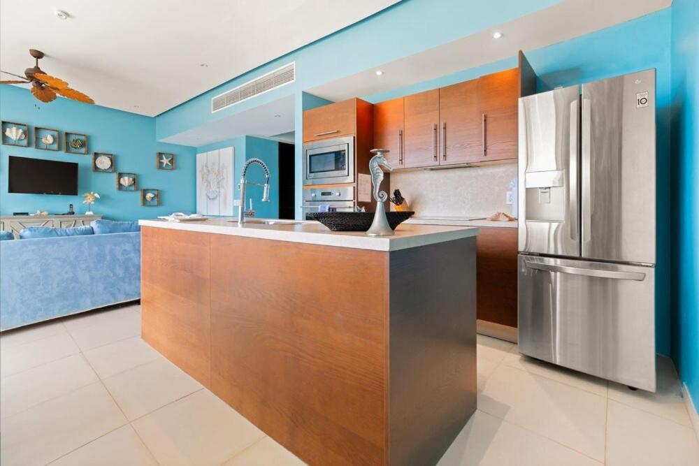 Oceanview 3BR Apt with Beach Access - Pool - Gym - 3