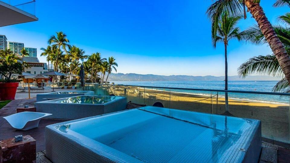 Oceanview 3BR Apt with Beach Access - Pool - Gym - 4