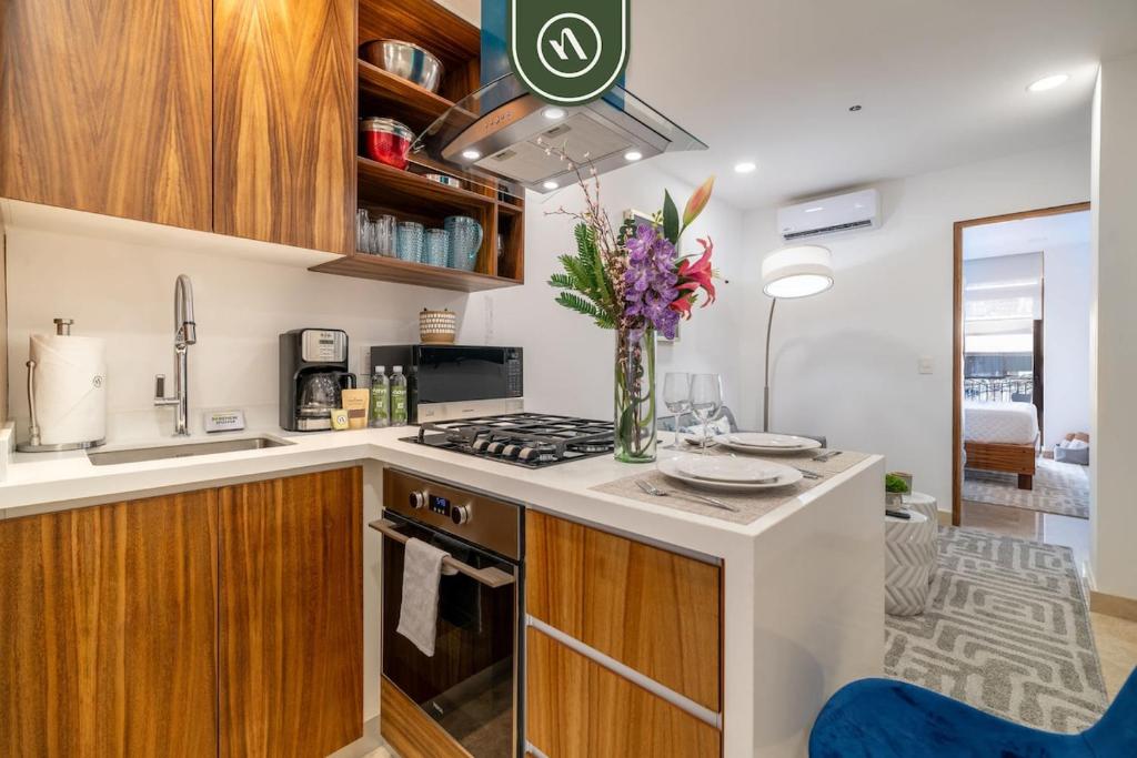 Centric 1 BR Condo in Zona Romantica - Pool - 5