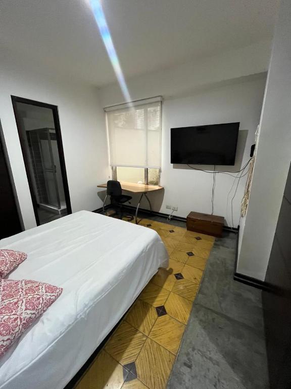 Apartamento con Studio y 2 hab en Zona Top en Cali - 3
