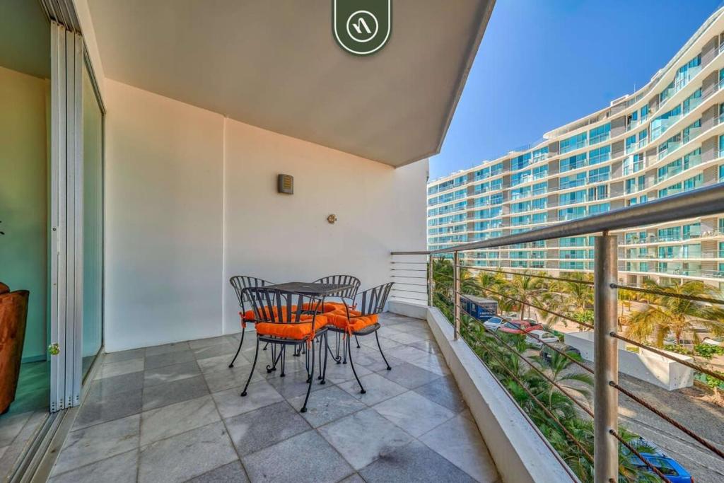2BR with Private Balcony - Oceanfront Building - 4