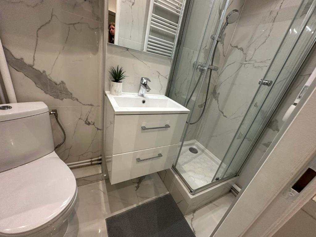 326 New Suite Hugo - Tiny Apartment Paris Center - 4