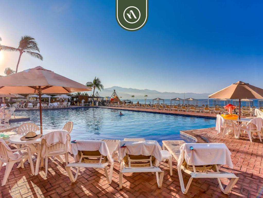 Beachfront 2 BR Condo - Beach - Pools - Tennis - 3