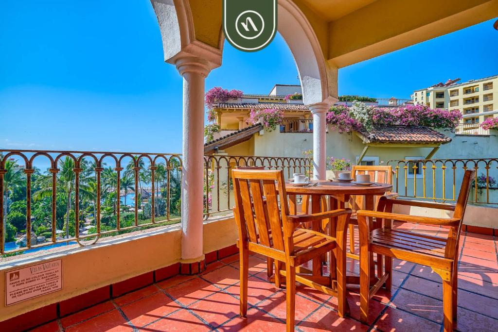 Beachfront 2 BR Condo - Beach - Pools - Tennis - 5