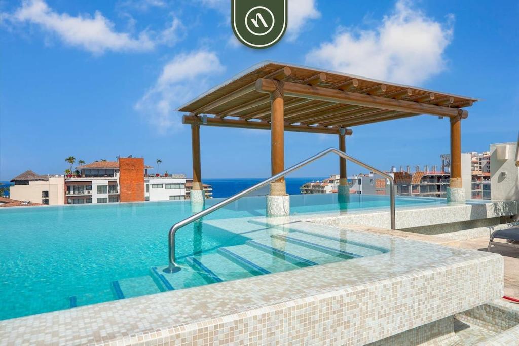 Amazing 1 BR Condo in Romantic Zone - Rooftop Pool - 2