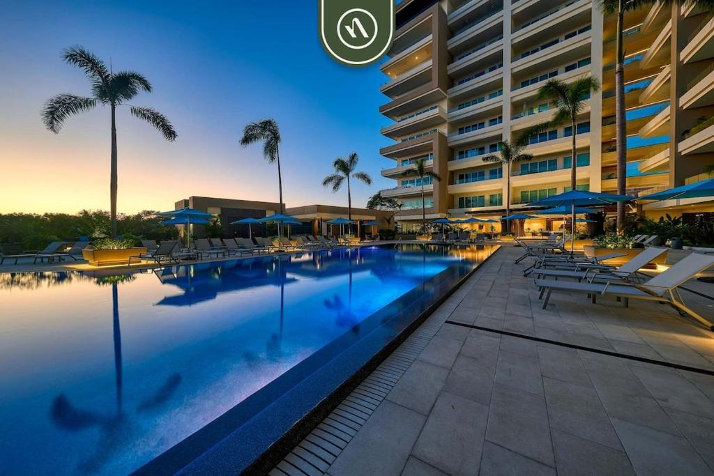 Luxury 2 BR Condo near Golf Courses and Marina - 1