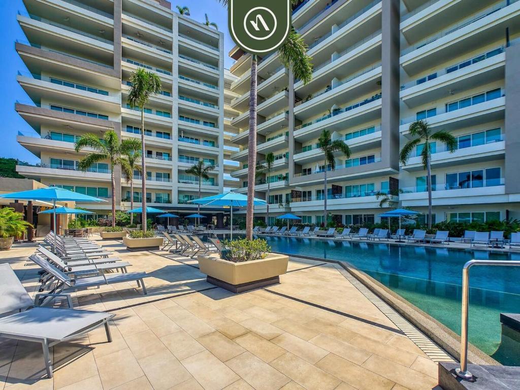 Luxury 2 BR Condo near Golf Courses and Marina - 4