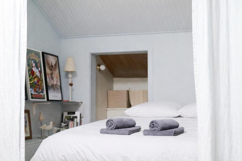 Appartement rénové avec goût et idéalement situé à deux pas du remblai - 2