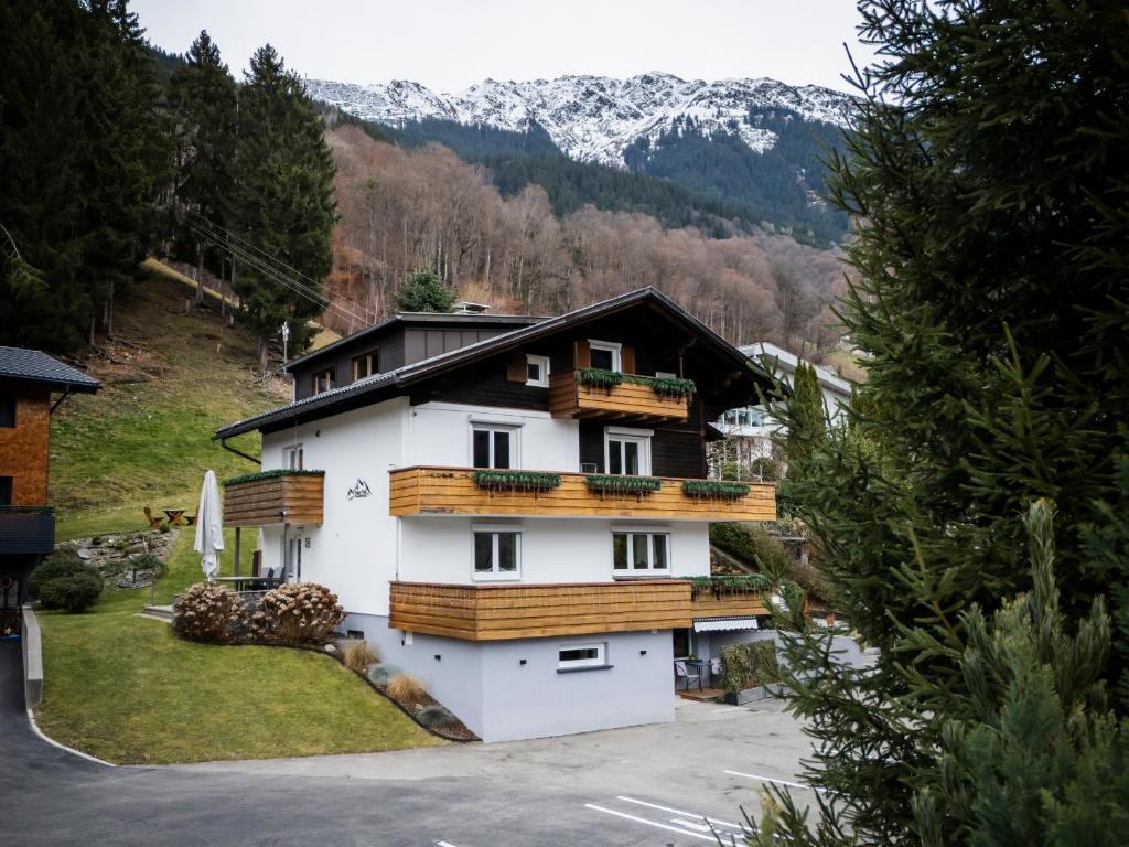 Haus Tisch - 1
