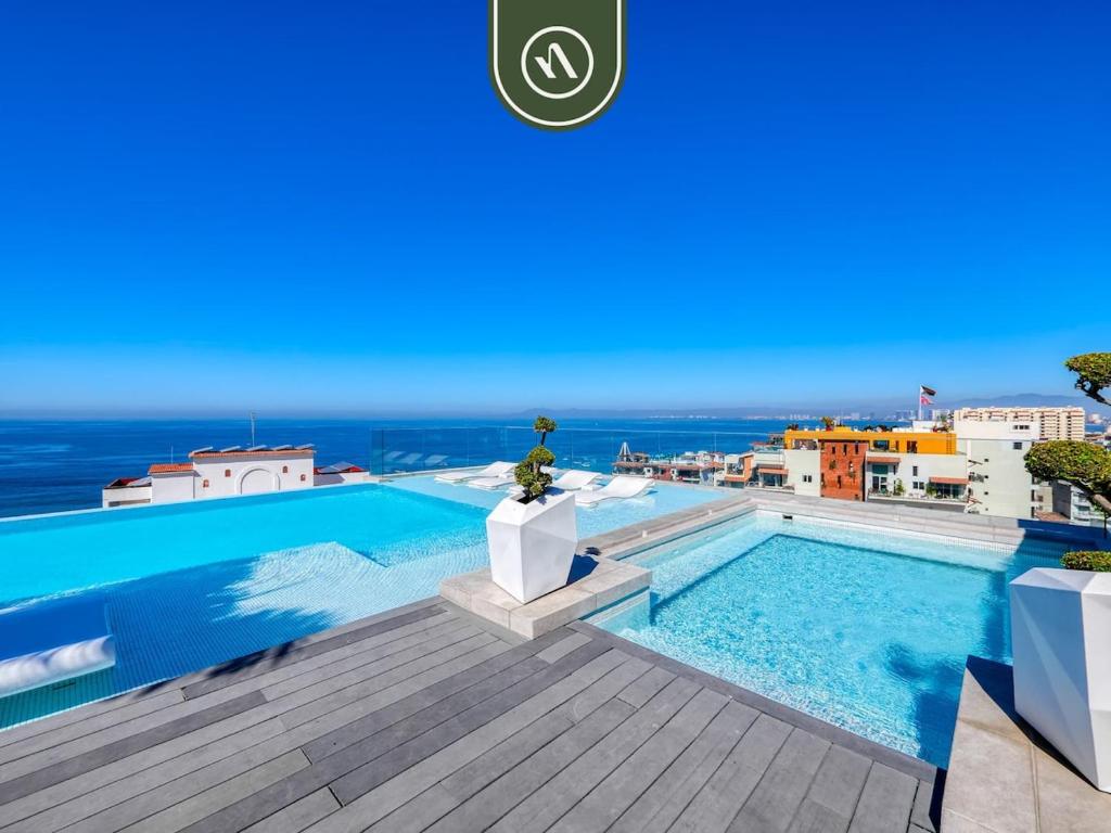 Stunning 2 BR Condo in Romantic Zone - Pool - 4
