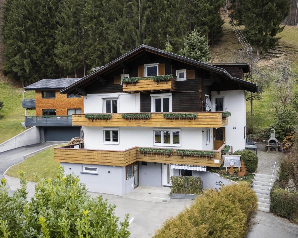 Haus Tisch - 4