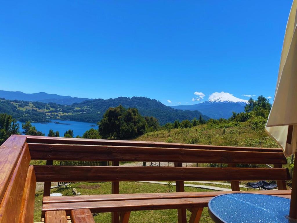 Vistas panorámica a Lago y Volcán - 2