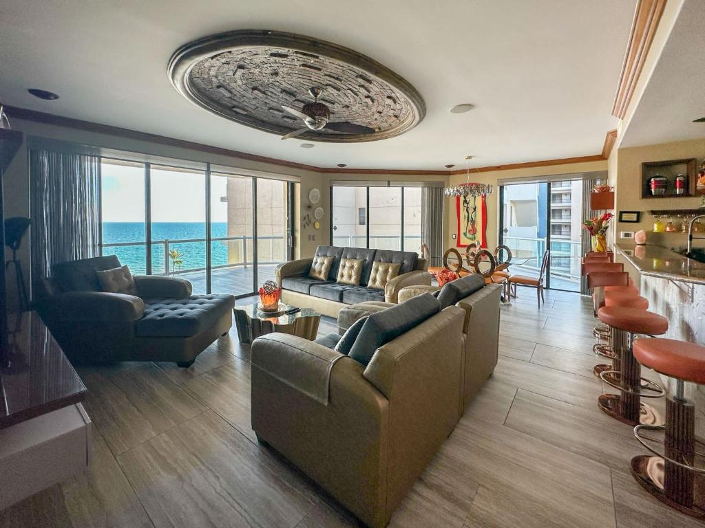 The Iconic Beachfront 3BR Condo - 2
