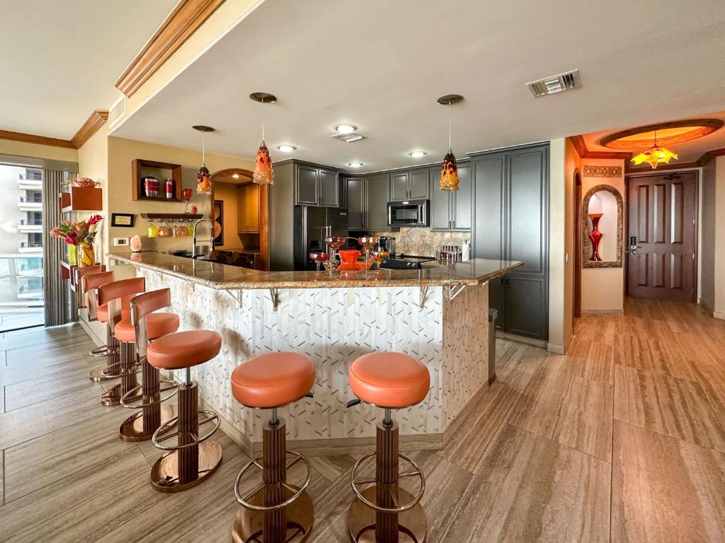 The Iconic Beachfront 3BR Condo - 5