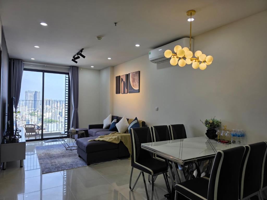 UPhoenix Home Ha Do Centrosa Apartment District 10