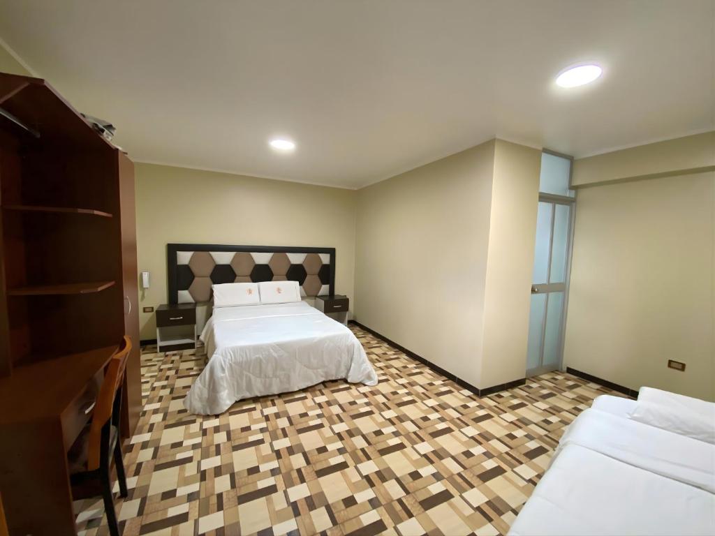 Hotel Leal - 1