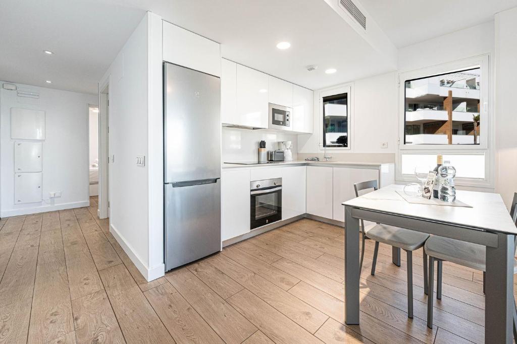 Isea 1111 - Luxury Modern Apartment with Pool & Sea Views - 4