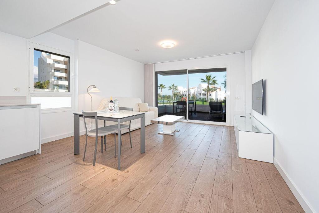 Isea 1111 - Luxury Modern Apartment with Pool & Sea Views - 2