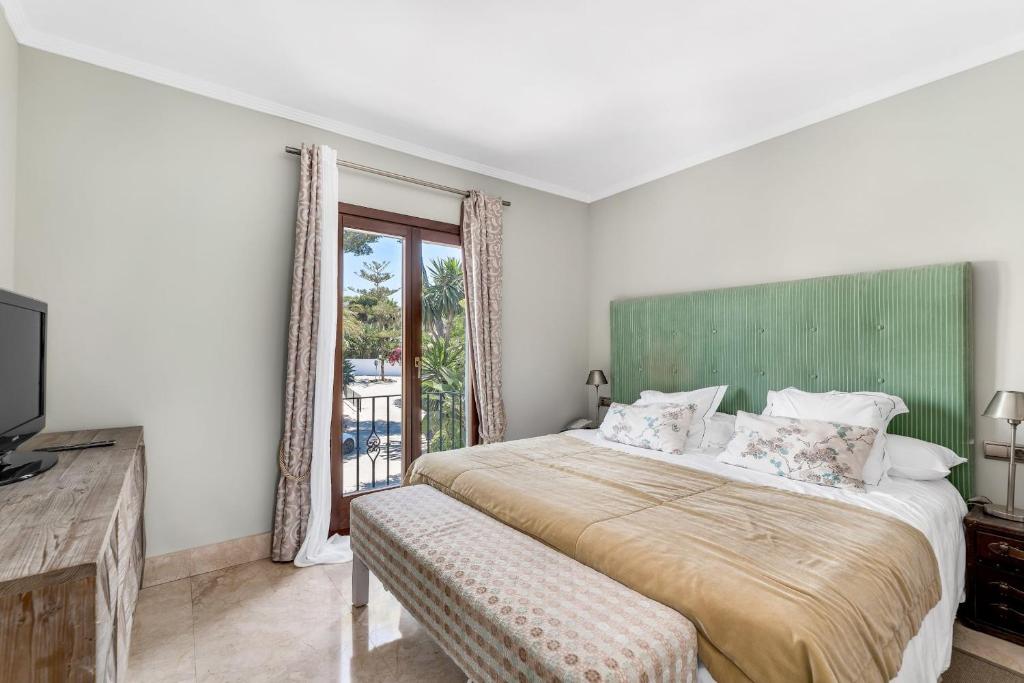 All About Puente Romano Penthouse Suite - 4