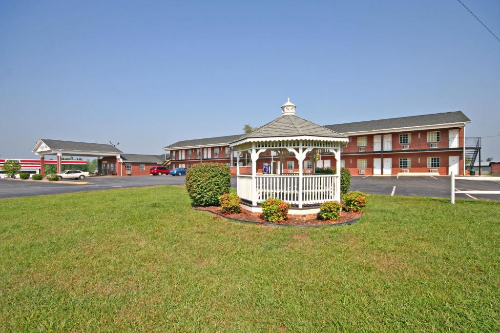 Surry Inn - Dobson — Hotel in Dobson (NC)