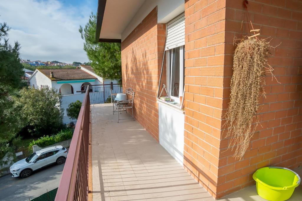 Trilocale vicino al mare con ampio balcone e aria condizionata - 4