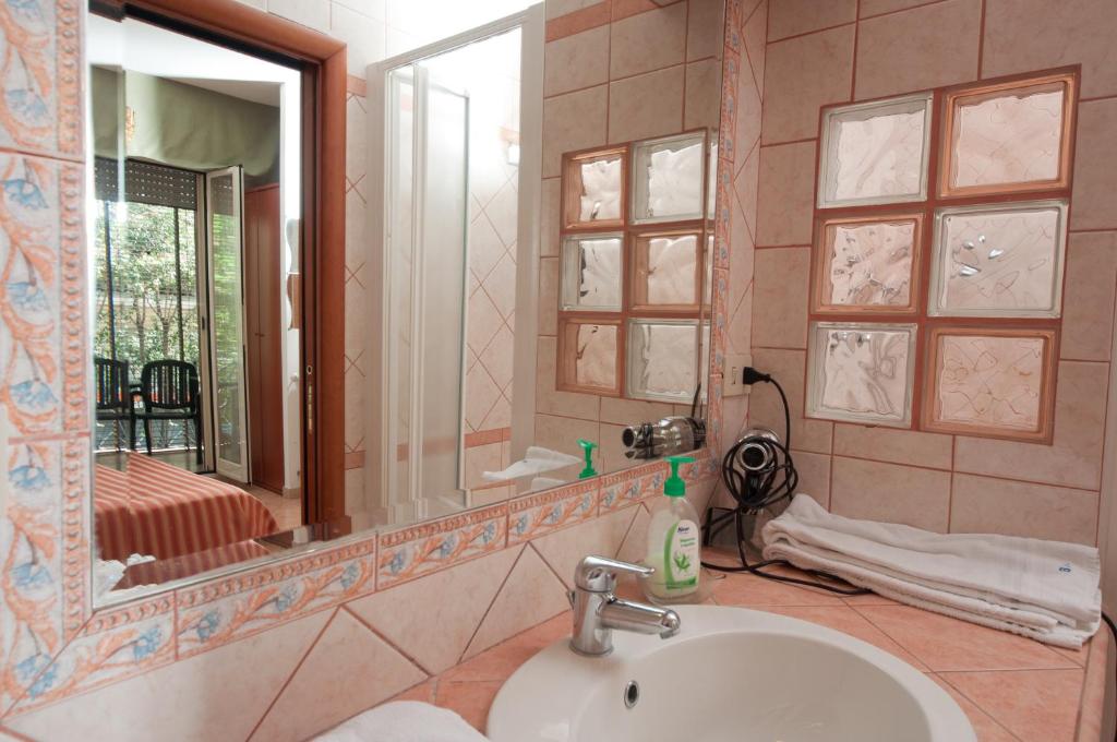 Suites Oliveri Viale Marconi photo