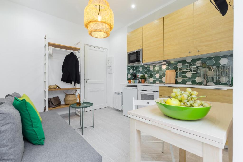 Casa Madere- Idéal Couples - Central & cosy -Train station - Tram & Supermarkets-Balcony- Washing-machine-AC - 3
