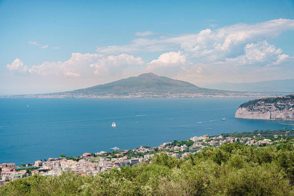 Borgo Mezzo Monte with Concierge, Panoramic Sea Views and Rooftop Jacuzzi by Feeling Italy - 5