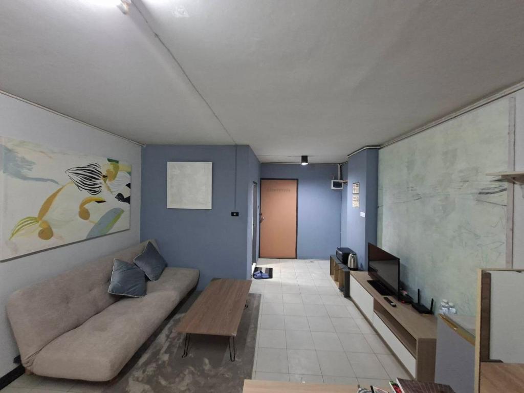 Shared lounge/TV area