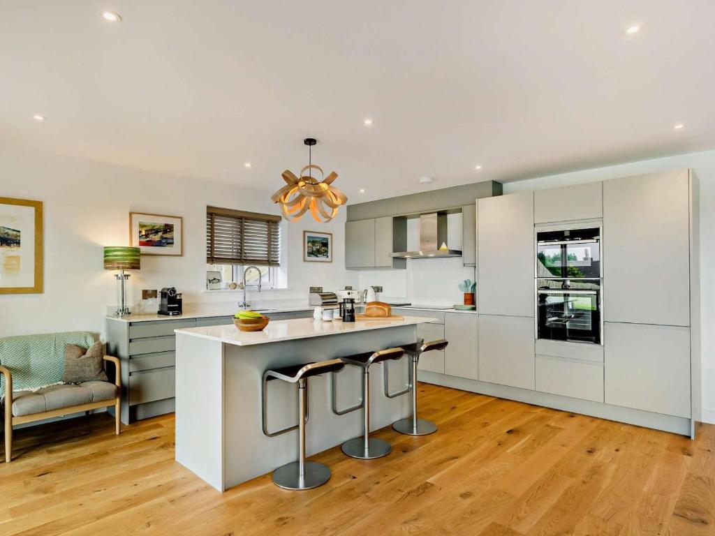 5-Bed House in Polruan photo 7