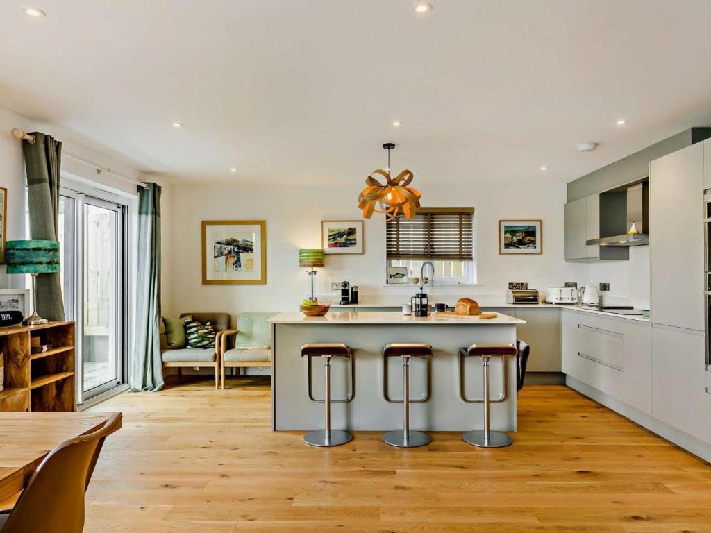 5-Bed House in Polruan photo 3
