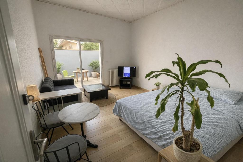 Grande Chambre avec parking possible en supplément, BORDEAUX BASTIDE - 1