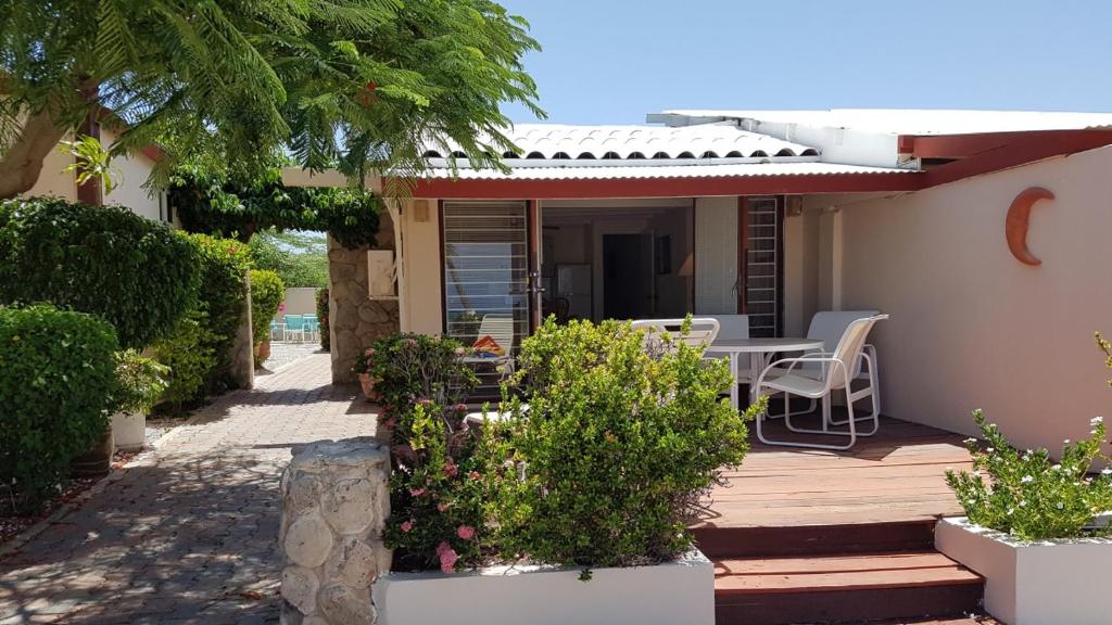 Exterior view, Aruba Beach Villas in Noord